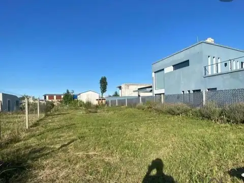 Terreno / Lote en venta en Bosques con pileta