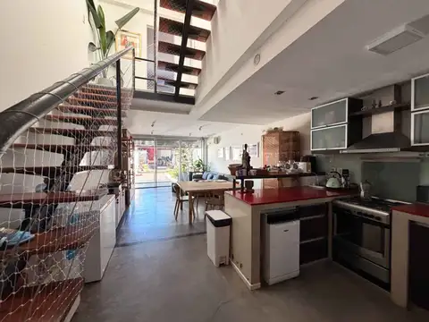 TRIPLEX 4 AMBIENTES EN ALQUILER MARTINEZ