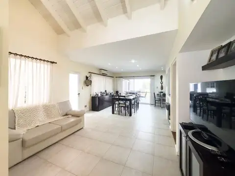 VENTA CASA 3 DORM Y ESCRITORIO COUNTRY JOCKEY CLUB