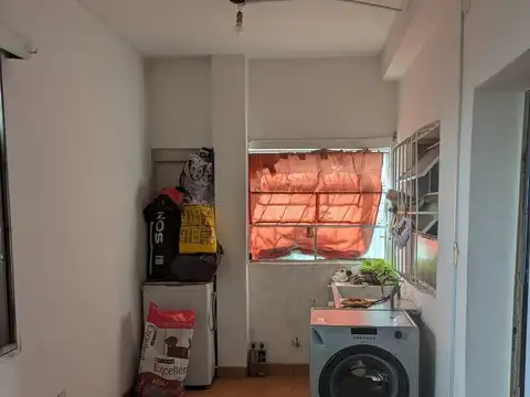 Casa 4 ambientes a refaccionar en Lote 235 m2