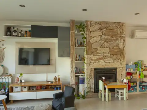 Casa en Venta con 2 cocheras