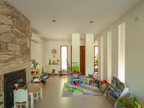 Casa 6 ambientes con 3 baños