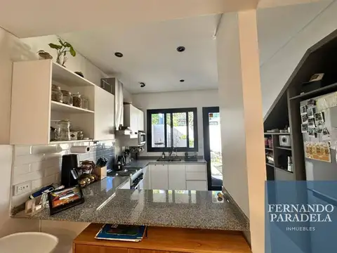Casa en Venta con 2 cocheras