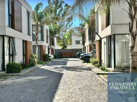 Casa en venta c/ cochera en Villa Gobernador Udaondo