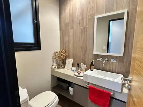 Casa en venta c/ cochera en Villa Gobernador Udaondo