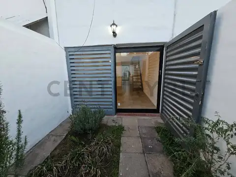 Excelente oportunidad dúplex de 2 dormitorios ubicado en el corazón del Cerro de las Rosas.