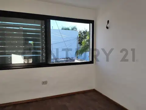Excelente oportunidad dúplex de 2 dormitorios ubicado en el corazón del Cerro de las Rosas.