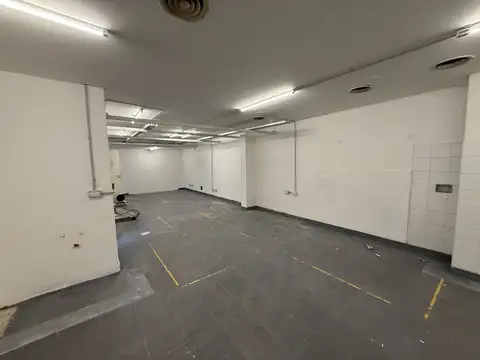 Oficina 9 ambientes con 3 baños