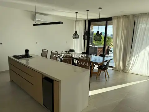 Casa en Alquiler de 4 dormitorios