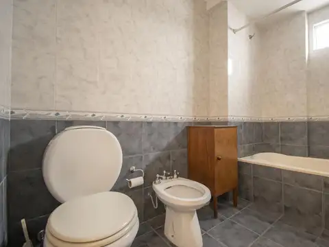 Depto Tipo Casa 4 ambientes con 2 baños