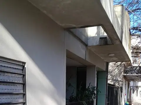 Vendo en Villa Pueyrredón. Departamento en Dúplex de 3 Ambientes con Balcón Terraza. P 1 x escalera.