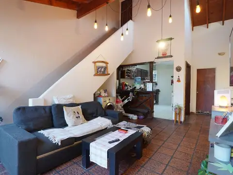 Casa 5 ambientes con 2 baños