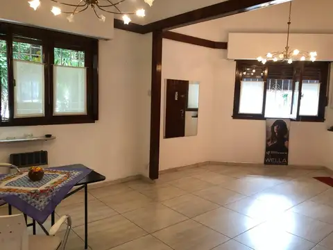 BANFIELD - CASA EN EXCELENTE UBICACION ! IMPECABLE ESTADO