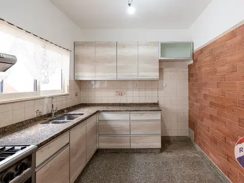 Casa 5 ambientes con 2 baños