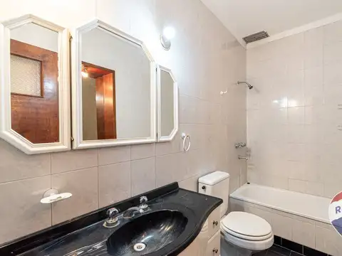CASA 5 AMB C/ COCHERA, QUINCHO, TERRAZA DEVOTO