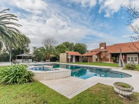 Casa en  Venta-Alquiler  6 amb piscina gge jardin 40 x 39m   Apto Credito / Permuta menor valor