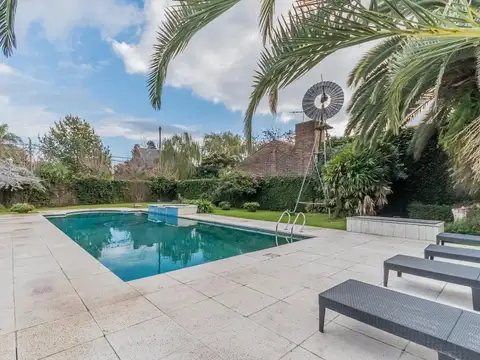 Casa 6 ambientes con 2 baños