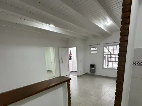 DPTO PH 2 AMB. 2º PISO POR ESCALERA CONTRAFRENTE C/PATIO