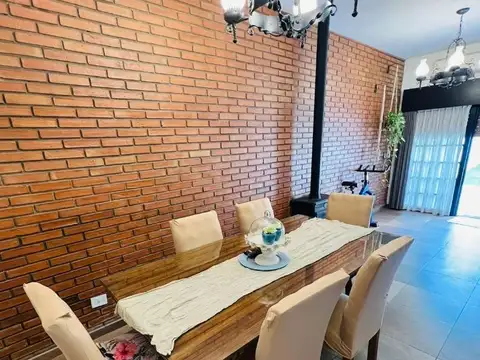 Casa 5 ambientes con 3 baños
