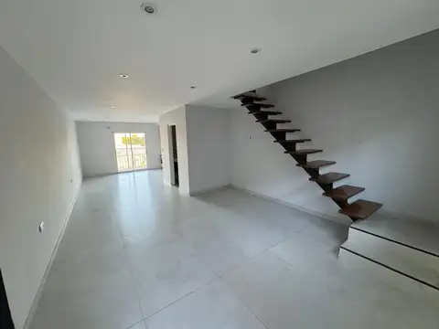 Departamento en Alquiler en Rafael Calzada, $ 700.000