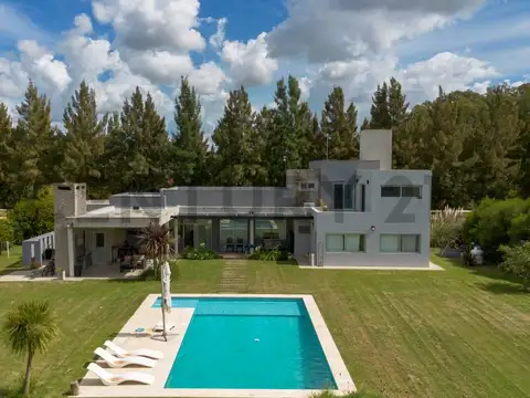 Casa en venta en Campos de Roca II amoblada y con piscina