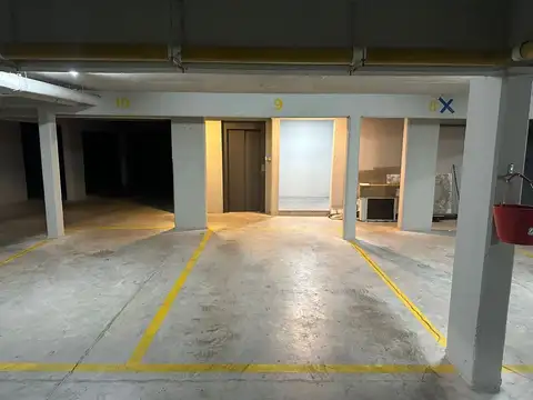 VENTA COCHERA MORENO 250 - ZONA RIO- RAMPA FIJA