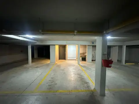 VENTA COCHERA MORENO 250 - ZONA RIO- RAMPA FIJA