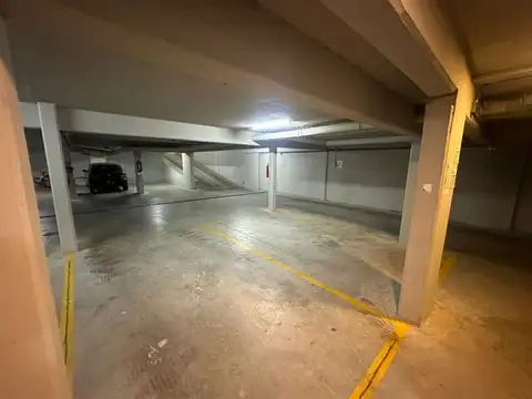 VENTA COCHERA MORENO 250 - ZONA RIO- RAMPA FIJA