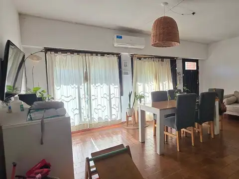 CASA 2 DORMITORIOS VENTA BANFIELD GARAGE FONDO