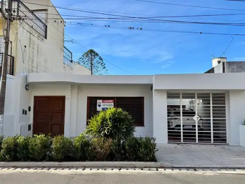 CASA DE 4 DORMITORIOS EN SAN NICOLAS