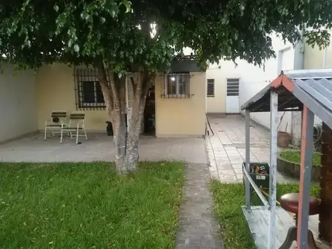 Casa 2 ambientes con 1 baño