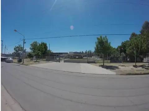 Alquilo Base con Oficinas, playa de maniobras, y galpónes en