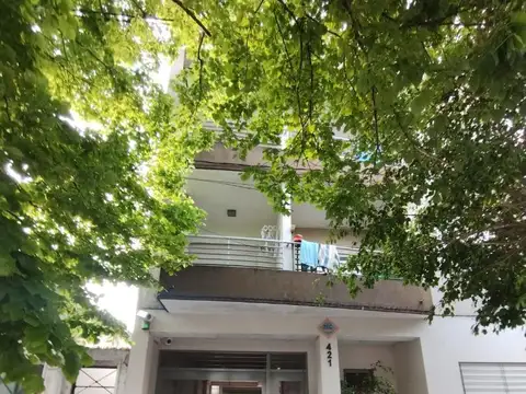 Excelente Departamento 2 Dormitorios con Garaje y Parrilla .