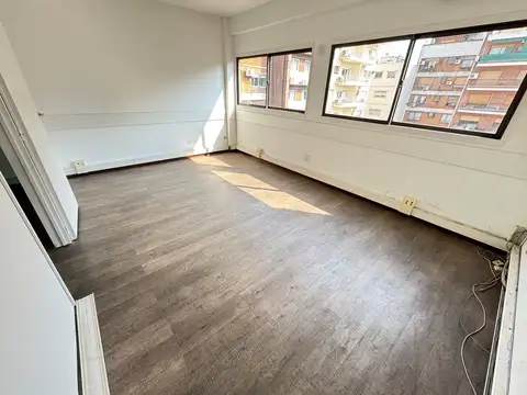 EXCELENTE OFICINA - IDEAL INVERSION - INMEJORABLE UBICACION