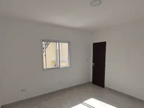 Departamento en Alquiler en Bernal, $ 550.000