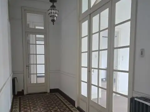 Venta depto de estilo-6amb c/ luz y balcon-ONCE