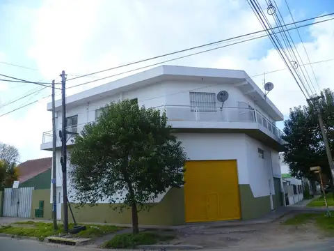 Av Rosas Castillo 1900, Piso 1