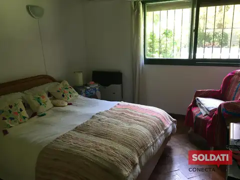 Casa 4 ambientes con 2 baños