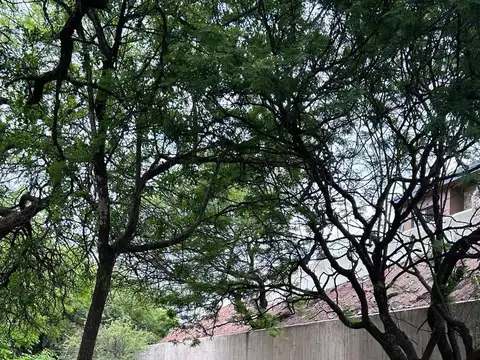Casa 8 ambientes con 6 baños