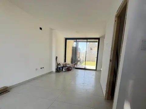 Casa 3 ambientes con 2 baños