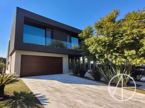 Casa en venta  7 ambientes en El Yacht Nordelta Tigre