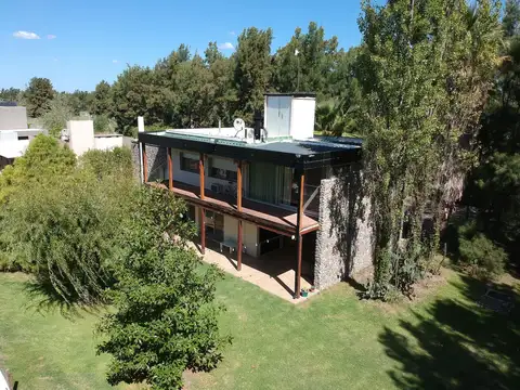 Casa en Alquiler en Puerto Roldan, USD 2.000