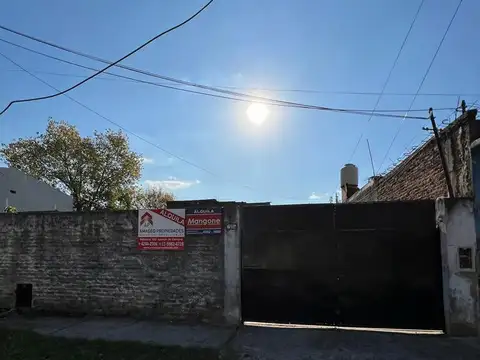 Deposito amplio, ubicado en Lamadrid 2448, Lomas de Zamora