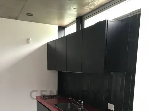 Casa en Alquiler con 2 cocheras