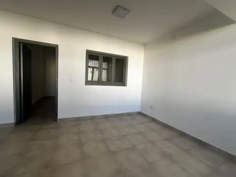 Casa en Alquiler con 2 cocheras
