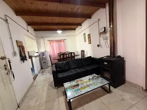 Casa 4 ambientes con 2 baños