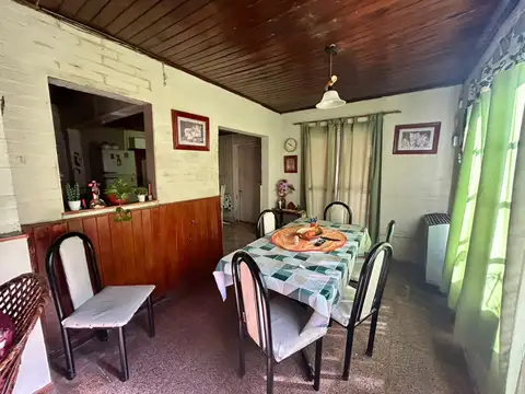 Casa 5 ambientes con 1 baño