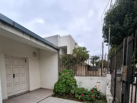 Oportunidad! Casa  a reciclar en Lomas De San Martin
