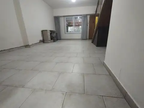 VENTA CASA DUPLEX 4 AMBIENTES CASTELAR