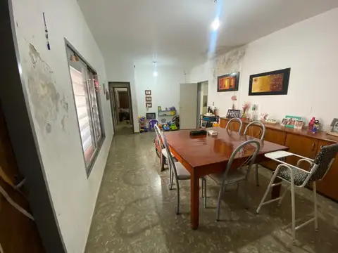 Casa 5 ambientes con 2 baños